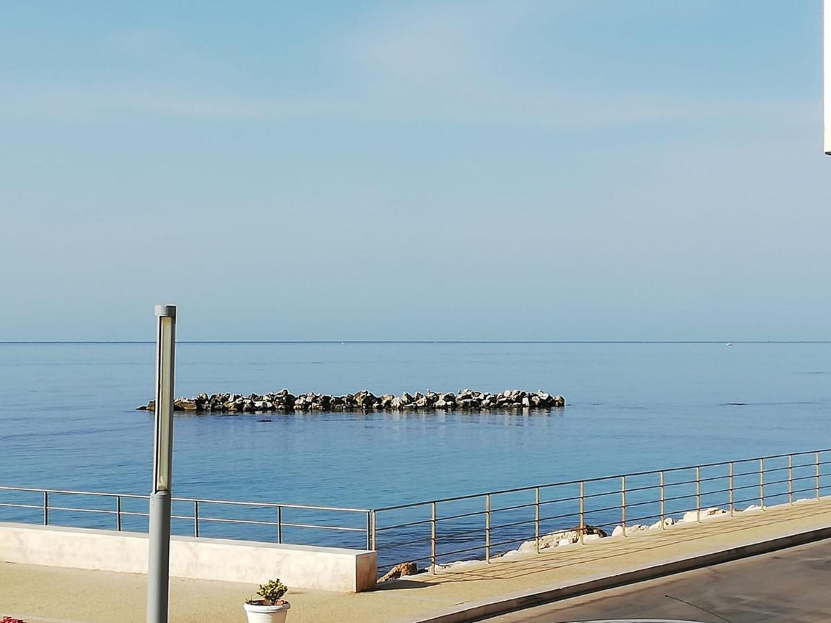 הוילה שאקה Veranda Sul Mare - Casa Vacanze Fronte Mare מראה חיצוני תמונה