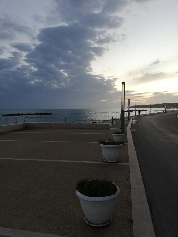 הוילה שאקה Veranda Sul Mare - Casa Vacanze Fronte Mare מראה חיצוני תמונה